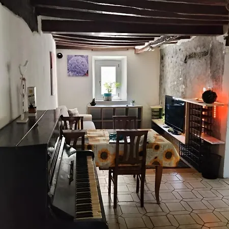Golden Horses Appartement *